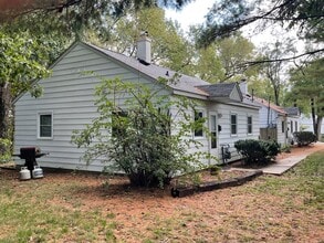 Building Photo - 3 Bedroom and 1 bathroom home