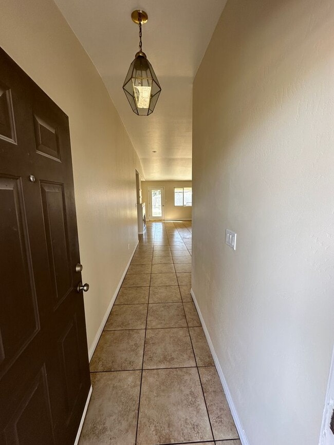 Building Photo - Charming 3-Bed, 2-Bath Home for Rent in Bakersfield, CA!