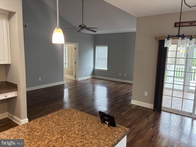 Building Photo - 151 Volpe Way