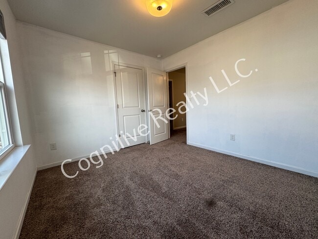 Building Photo - 115 Fortress Dr