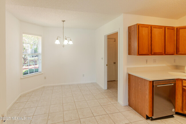 Building Photo - 1623 Sandy Springs Dr