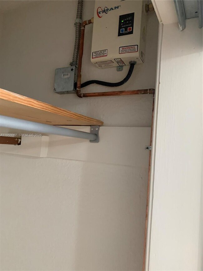 Building Photo - 5616 Arthur St