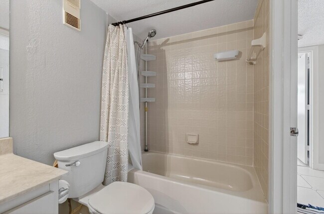 Building Photo - 7340 Amberly Ln