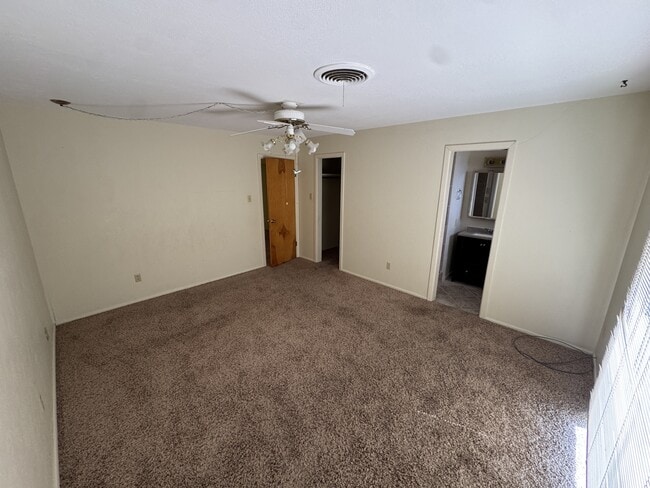 Building Photo - 2201 Barnett Dr