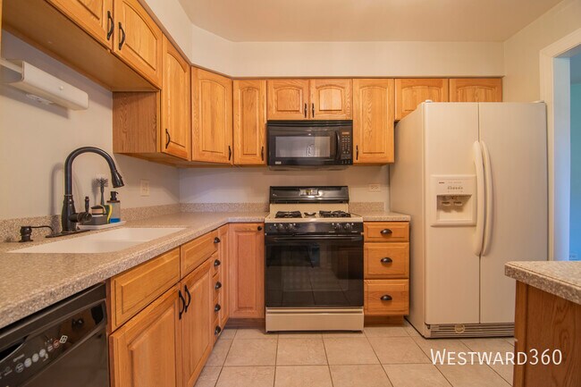 Building Photo - 1605 Thames Ct