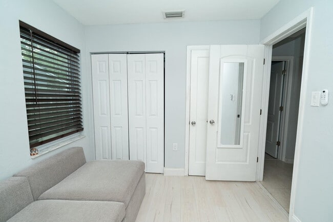 Building Photo - 1328 NE 1st Ave.