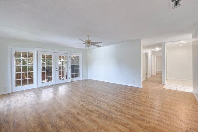 Building Photo - 8835 Tallwood Dr