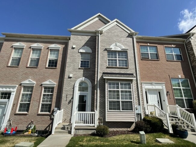 Primary Photo - Amazing Townhome with Spectacular Views fo...