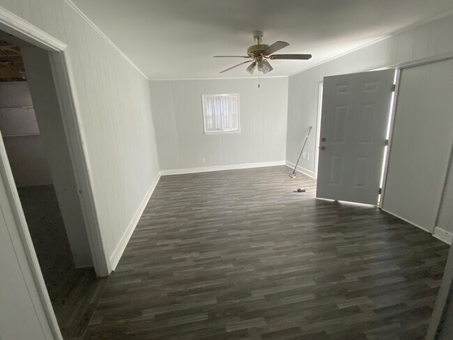 Building Photo - 243 St Matthews Ln