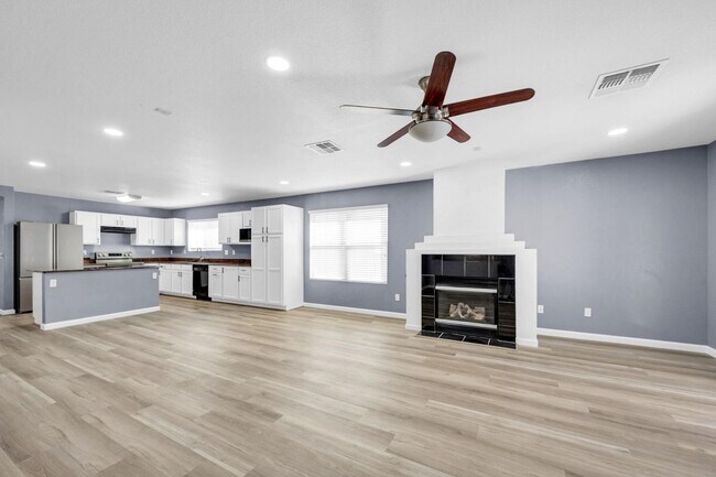 Building Photo - 1125 E Milada Dr