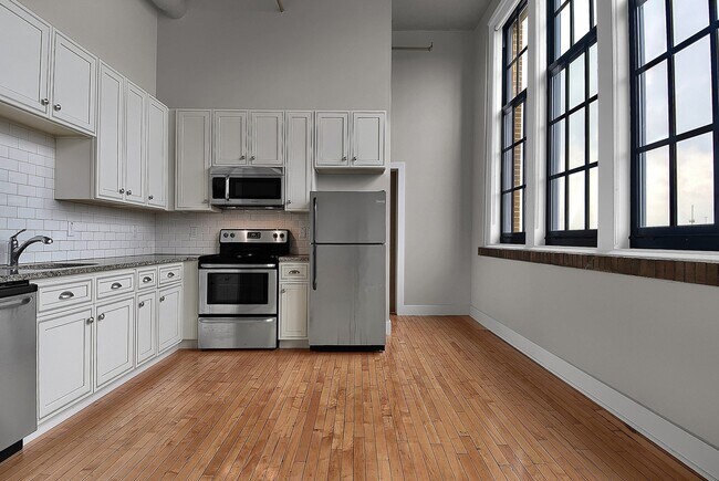 Building Photo - Skin that Sparkles