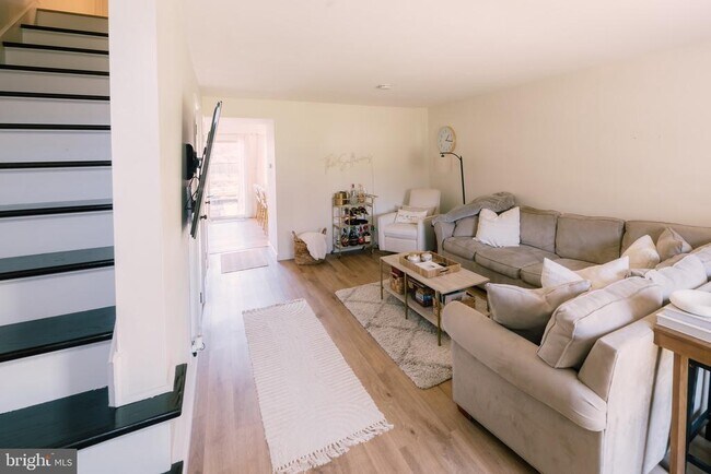 Building Photo - 126 Albemarle Dr