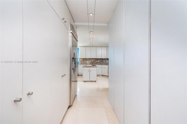 Building Photo - 613 Ocean Dr