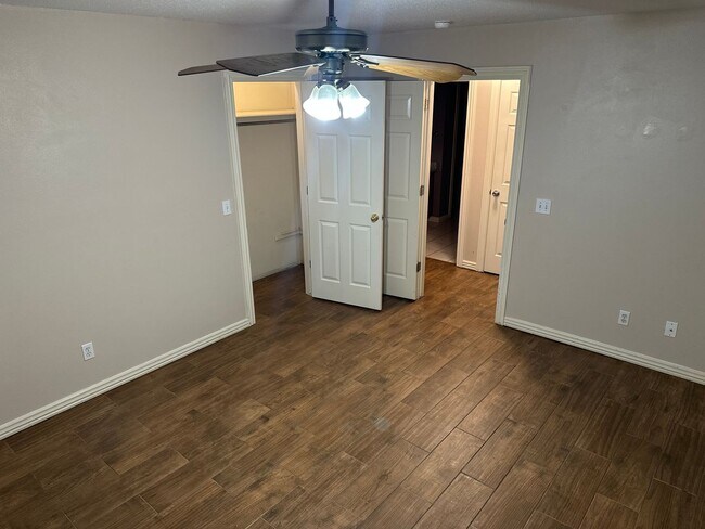 Building Photo - Available August 1st! 3-Bedroom, 2-Bathroom Home in East Rogers