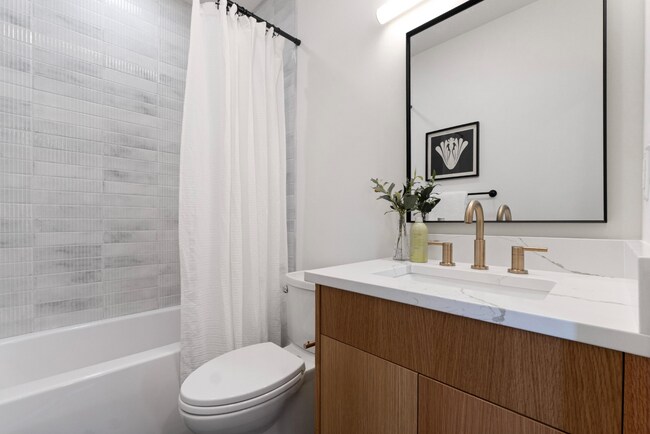 Building Photo - 537 E 19th St