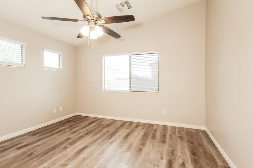 Building Photo - 25549 W Winslow Ave