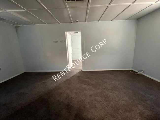 Building Photo - 1040-1042 Flora St