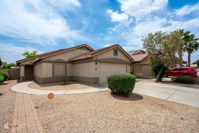 Building Photo - 12937 W Bloomfield Rd