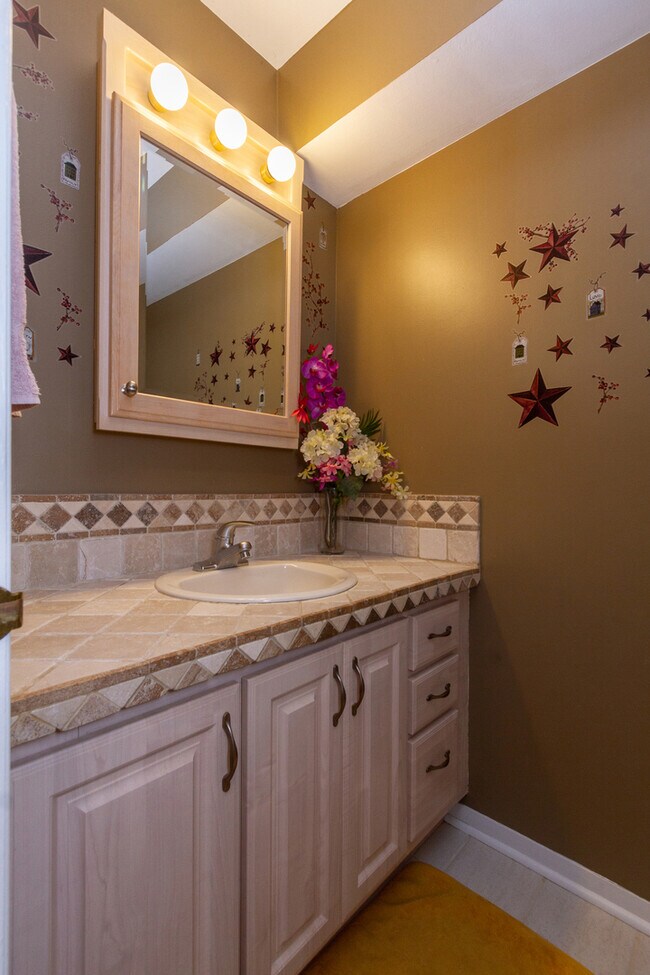 Building Photo - 1126 Tiverton Ct