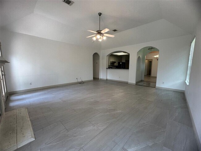 Building Photo - 2027 Marchwood Manor Dr