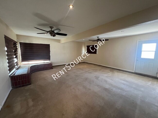 Building Photo - 1200 Kelly Dr