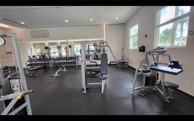 Building Photo - 343 NE 36th Terrace