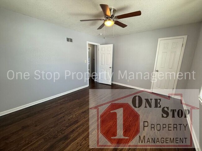 Building Photo - Beautiful 2 Bedroom 1 Bathroom in Kansas City!