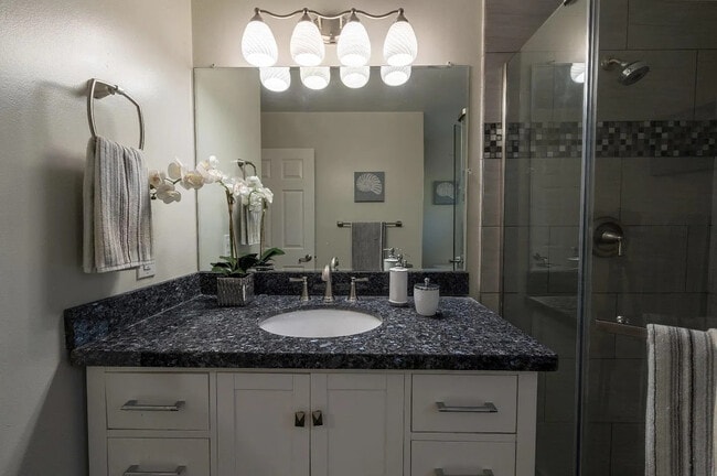 Building Photo - 1915 Washington St