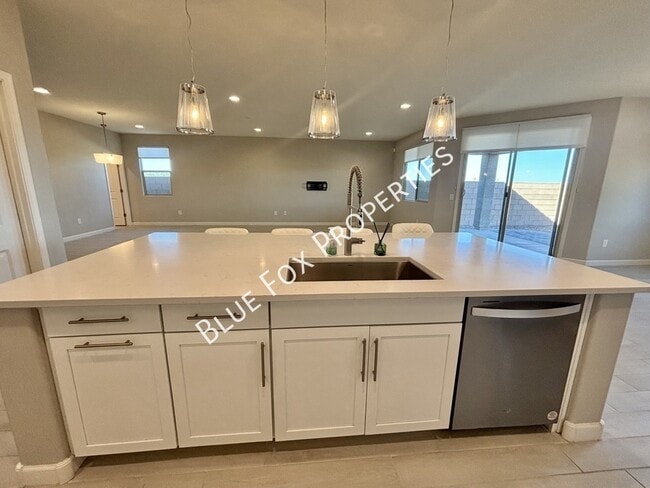 Building Photo - 5536 W Lazy Farm Dr