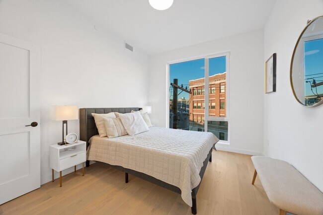 Building Photo - 425 3rd St