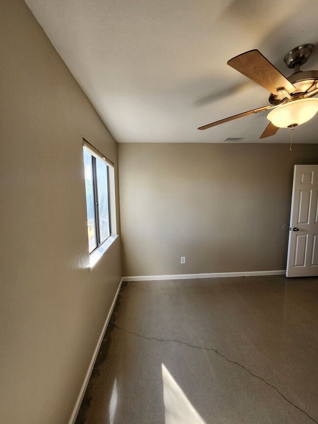 Building Photo - Charming Single-Story Home