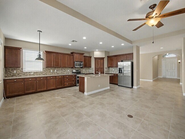 Building Photo - 12115 SW Bennington Cir