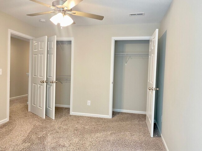 Building Photo - 943 Center Rd