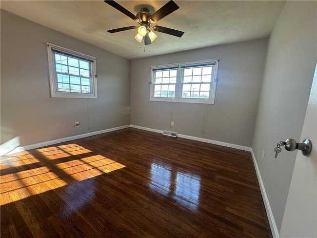 Building Photo - 65 Ingalls St