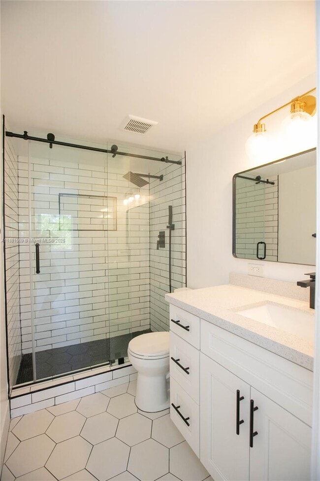 Building Photo - 2714 NE 8th St