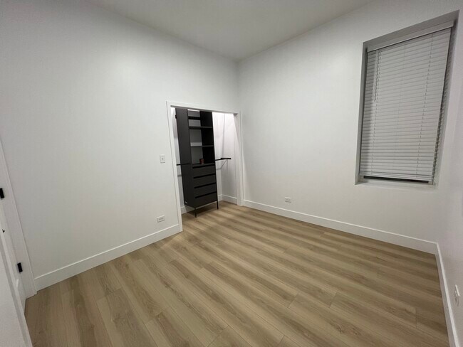 Building Photo - 2110 W 21st Pl