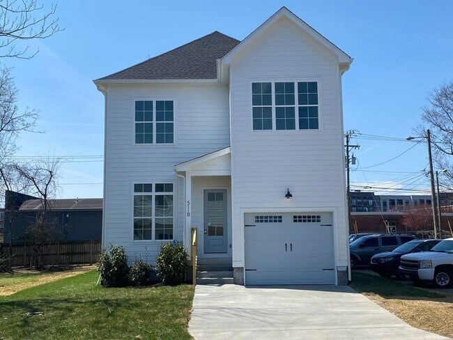 Primary Photo - Luxury 4 Bed 3 Bath - 4 Minutes from Downt...