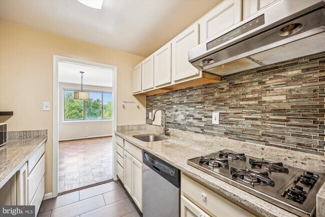 Building Photo - 10201 Grosvenor Pl