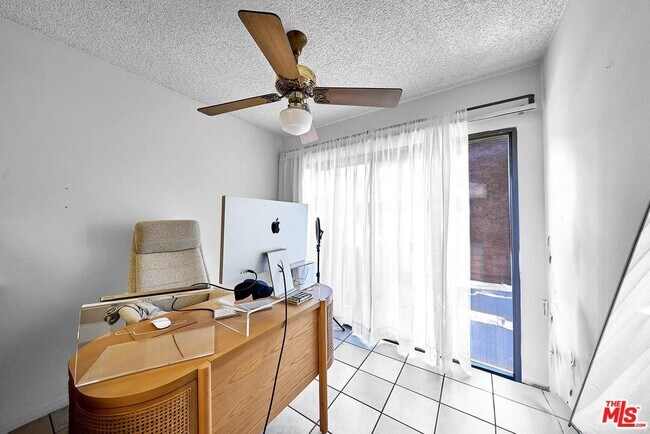 Building Photo - 421 S Van Ness Ave