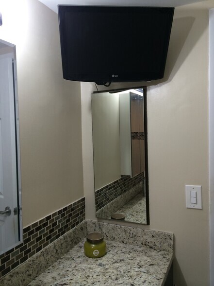 Building Photo - 111 Briny Ave