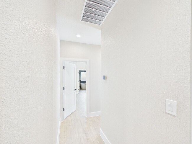 Building Photo - 110 Parlin Ln