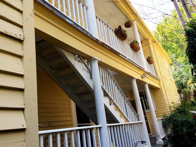 Building Photo - 1 Bedroom 1 Bath Apartment in Wraggsboro - Downtown Charleston
