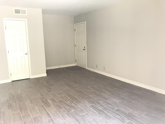 Building Photo - 5160 Indian River Dr