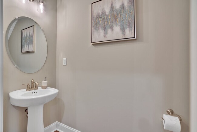 Building Photo - 541 New S Dr