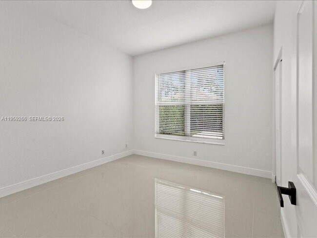 Building Photo - 1819 Mariners Ln