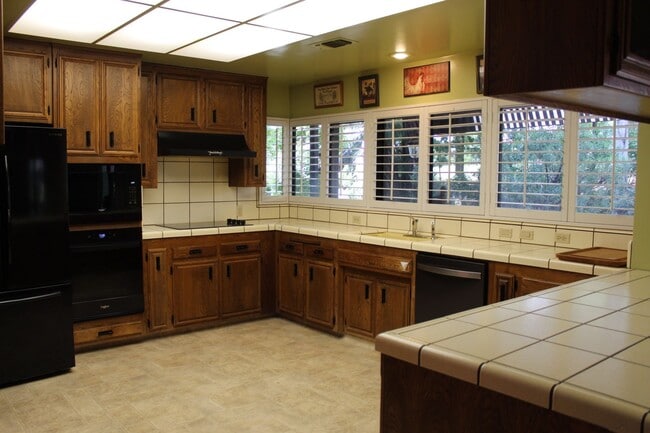 Building Photo - Unique Bakersfield Home for Rent Bakersfiled Country Club