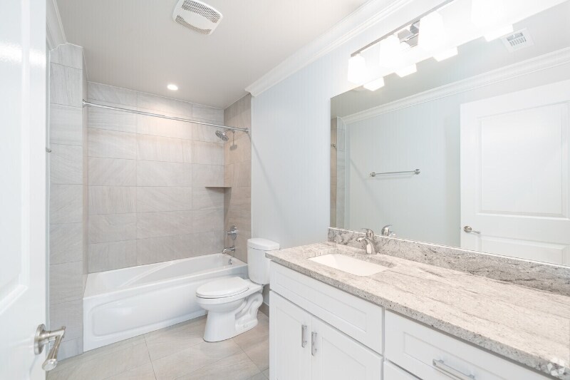 Building Photo - 1046 W Monroe St