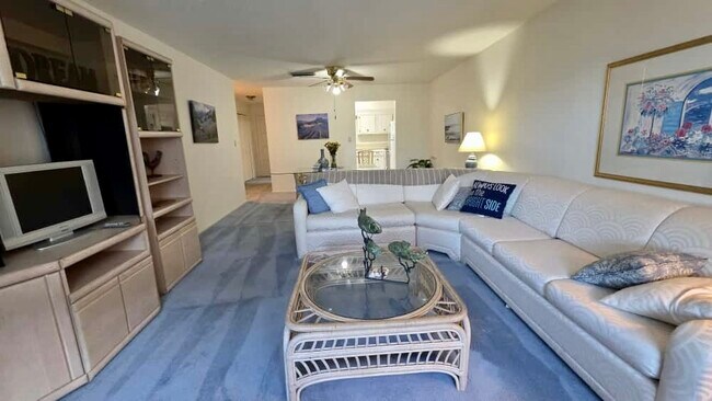 Building Photo - 701 Poinsettia Rd