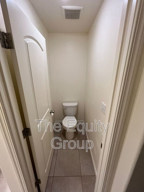 Building Photo - 2624 W McComb Ave