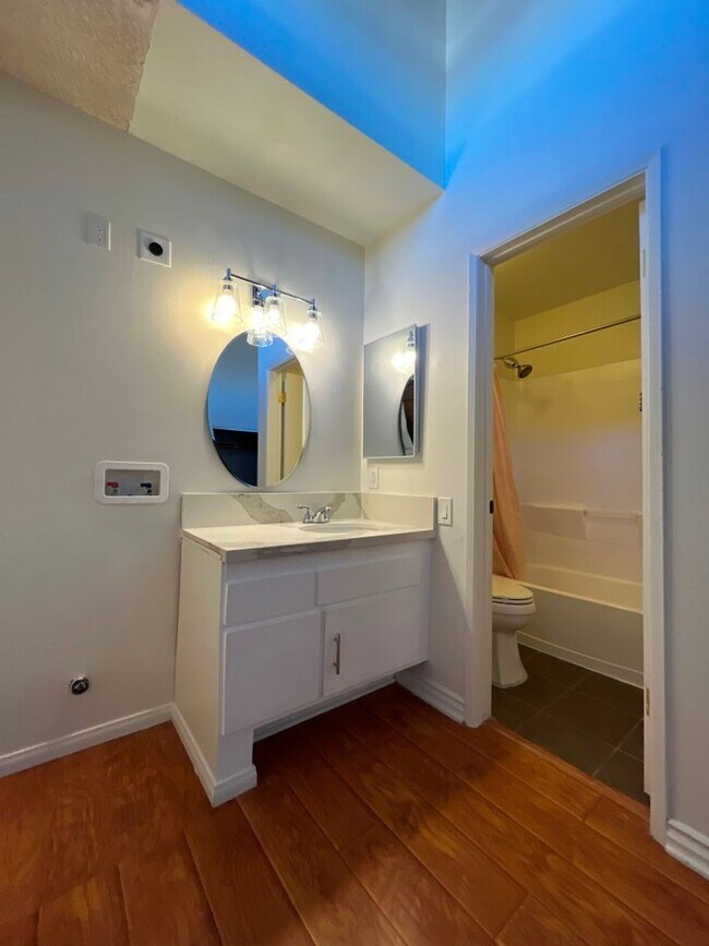 Building Photo - AVAILABLE NOW! 1BR w/patio, pool + spa, gym, parking + MORE!